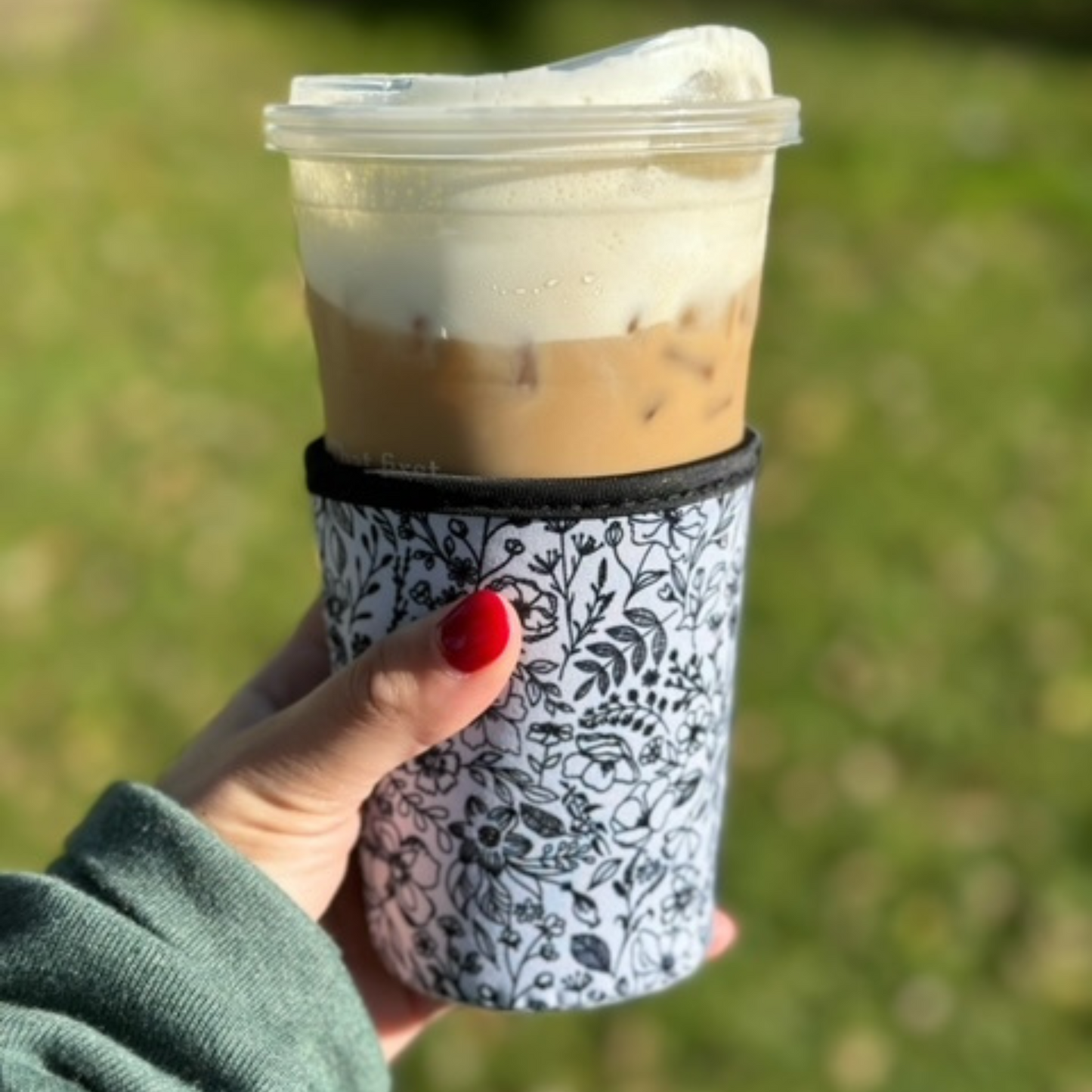 Black & White Floral Drink Sleeve